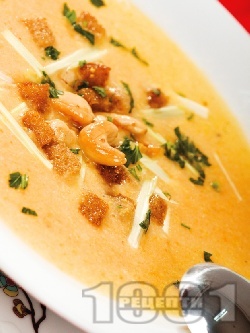 Крем супа от моркови и картофи с крутони - снимка на рецептата